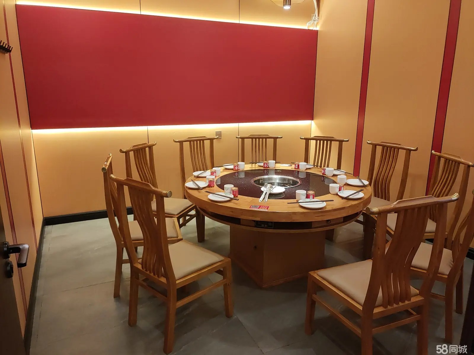 （转让临街400平米精装修，独立停车场